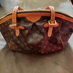 Authentic Louis Vuitton GM Tivoli Bag💅🏽